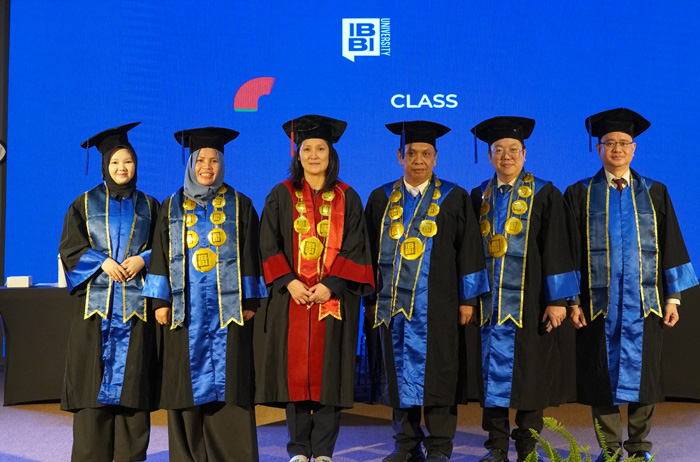 Featured image for “Universitas IBBI Lepas Wisudawan Tahun 2025, Belajarlah Beradaptasi dengan Dunia Kerja”