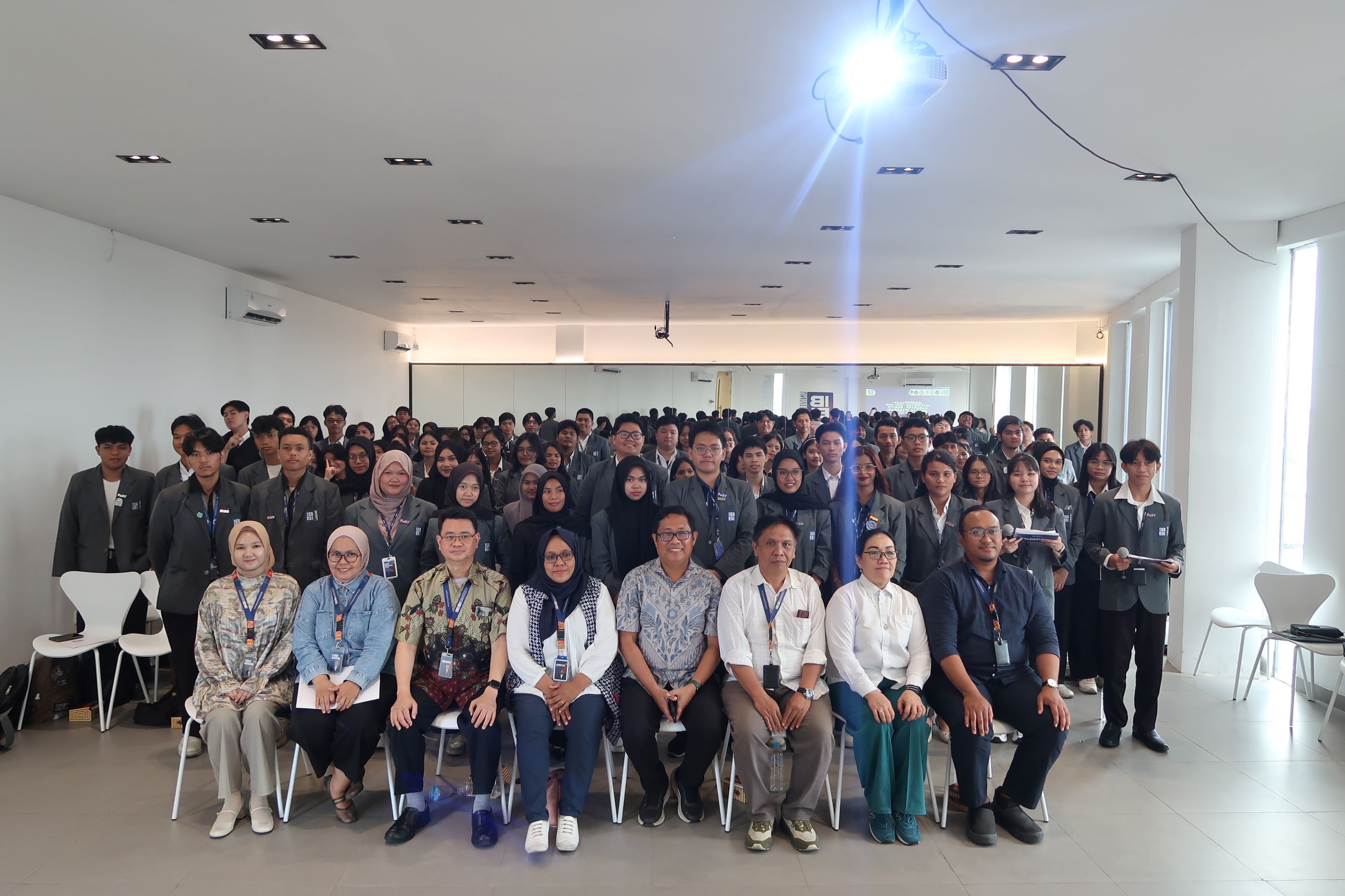 Featured image for “Pelantikan Pengurus Badan Eksekutif Mahasiswa (BEM) dan Organisasi Mahasiswa (Ormawa) Universitas IBBI”