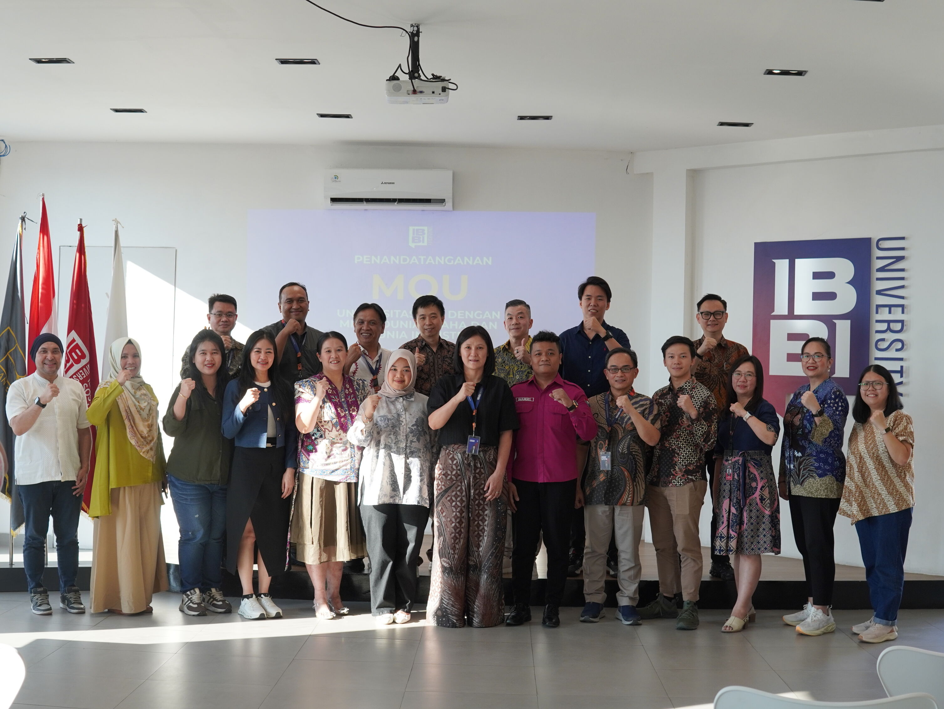 Featured image for “Universitas IBBI Perkuat Kolaborasi dengan Dunia Usaha melalui Penandatanganan MoU Bersama Perusahaan Mitra Dunia Usaha dan Industri”